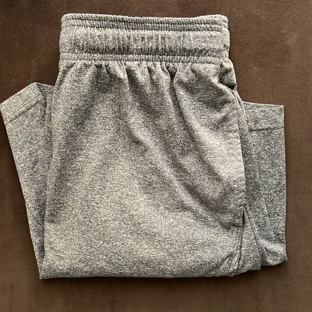 ATHLETIC SHORTS - Picture 2 of 3